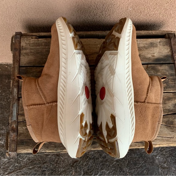 UGG V2 Ultra Mini Suede Sneaker/Boot - Picture 5 of 9